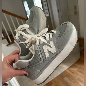 New Balance Women's Sneakers (light green/grey color)